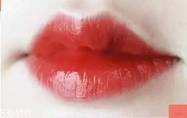 �����ʺ�ʲô��ɫ�ں죿������ɫ���԰�